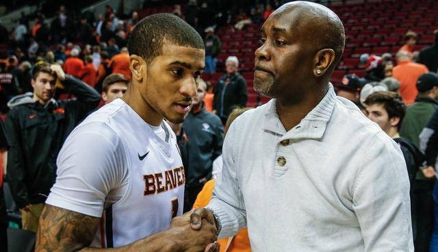 中场球员需 中场球员需