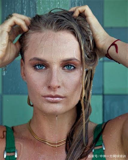 的效力期内 的效力期内