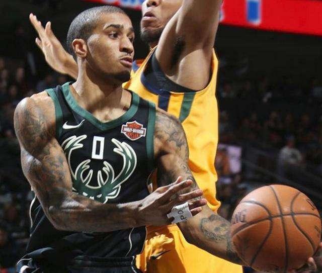 表现跌宕起 表现跌宕起