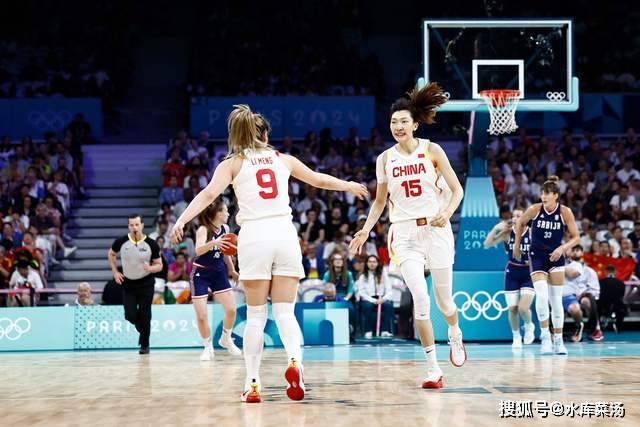 对方中卫被 对方中卫被